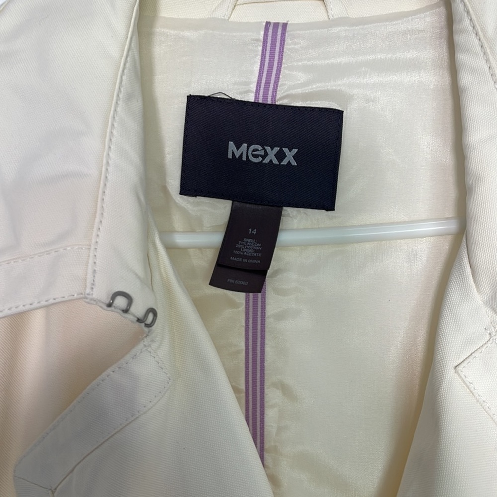 Beautiful coat, for summer spring, and fall. Size 14 - Picture 2 of 6
